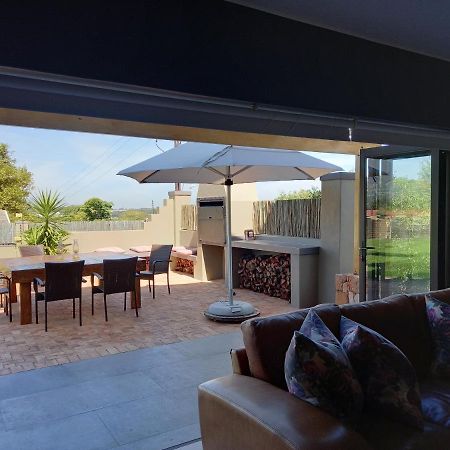 Modern Spacious Home In Heart Of Cape Winelands Somerset West Exterior photo