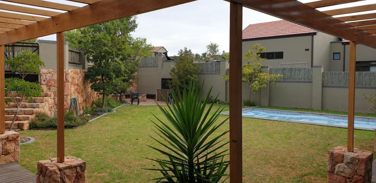 Modern Spacious Home In Heart Of Cape Winelands Somerset West Exterior photo
